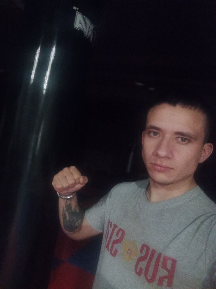  48342083  Viktor, 24 ,    