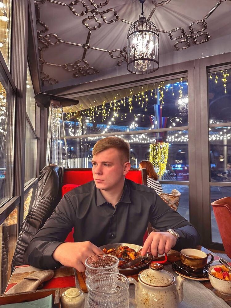  53330593  Aleksei, 28 ,    