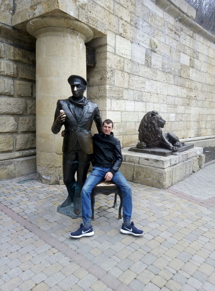  ,   Ivan, 32 ,     , c 