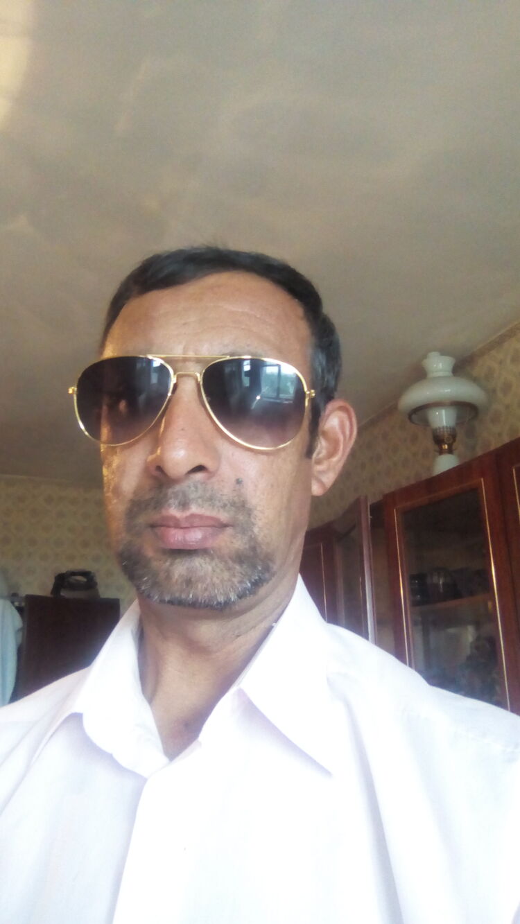  37281683  Iskandar, 50 ,    