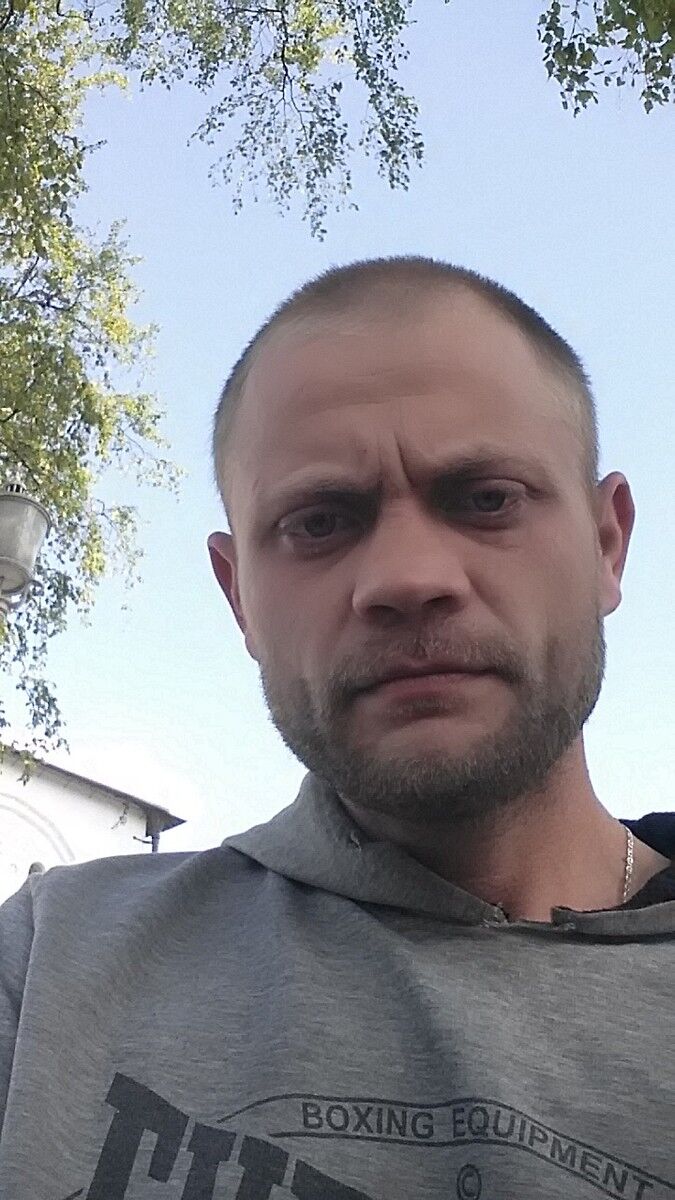  10779343  Anton, 42 ,    