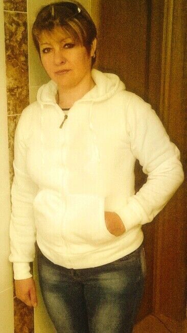  22576473  Maria, 51 ,    
