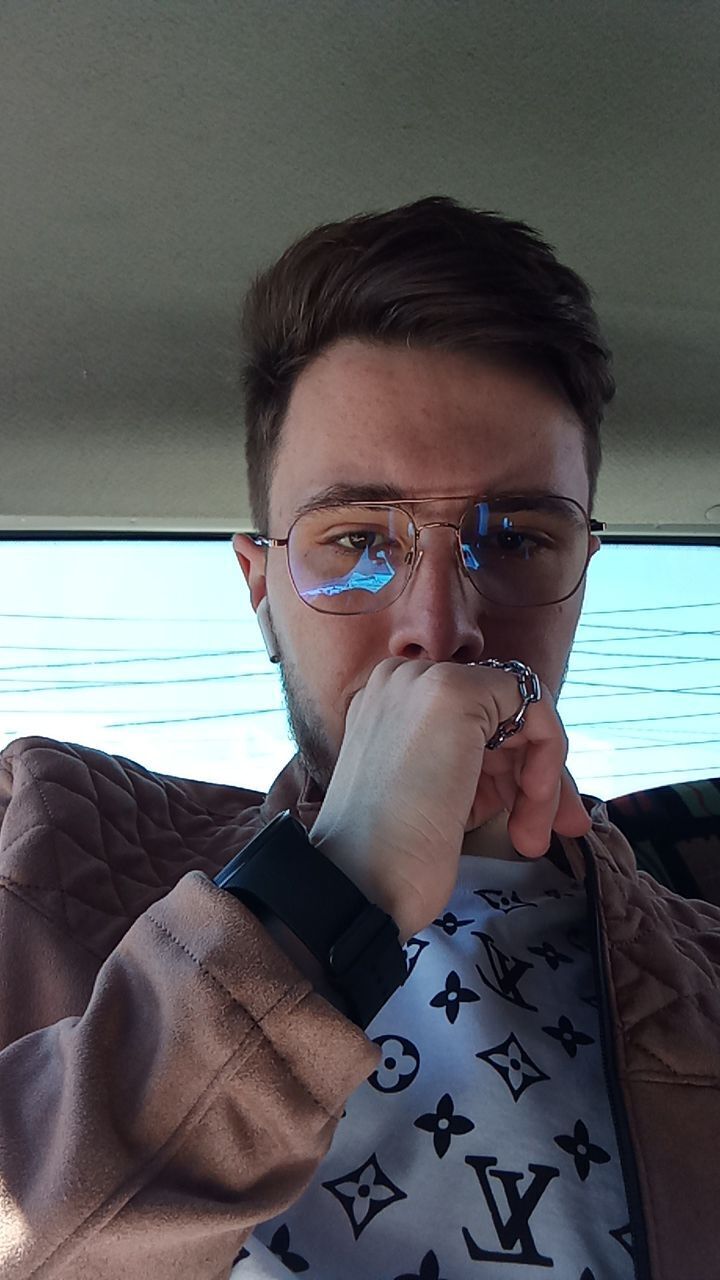  27634843  Andrii, 21 ,    Praha