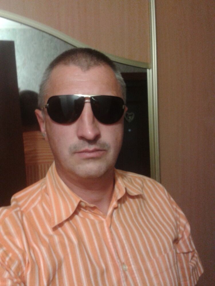  10433513  Vladimir, 51 ,    