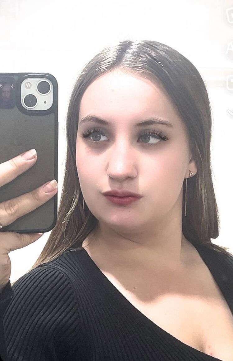  ,   Viki, 19 ,   ,   