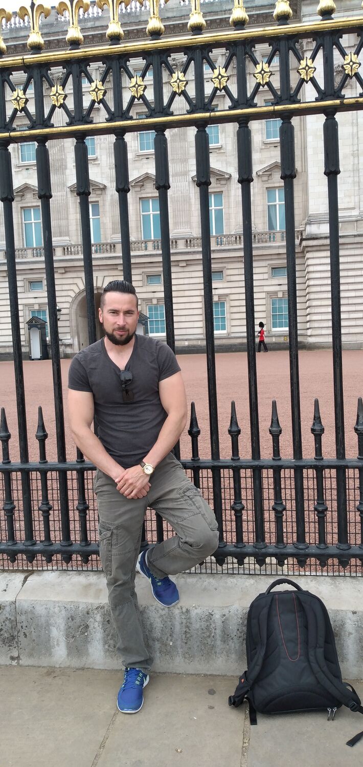  ,   Alex, 42 ,   ,   , c , 