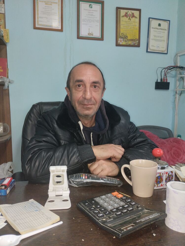  41865443  Arsen, 52 ,    -
