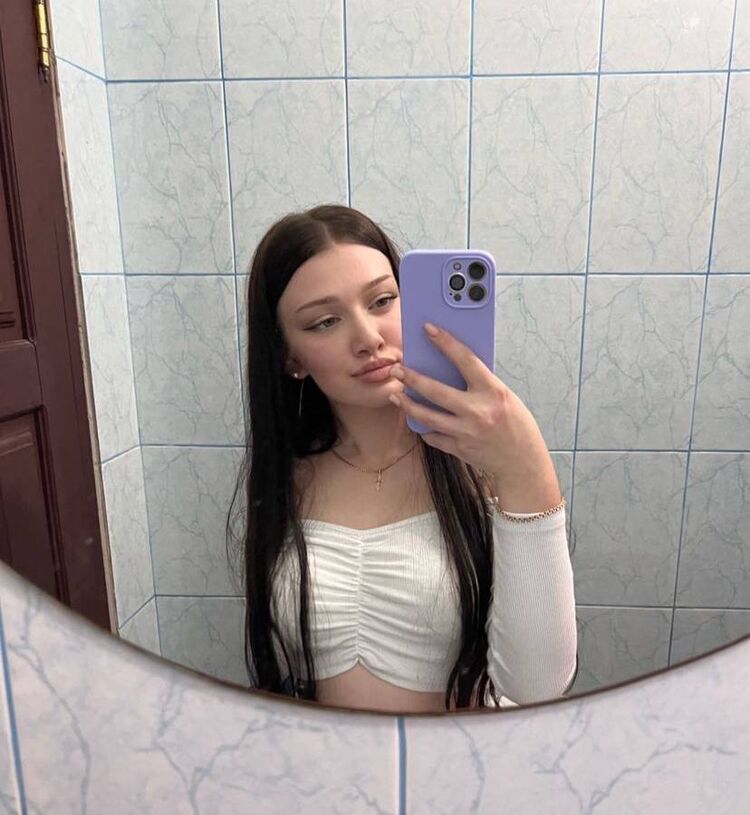  ,   Alexandra, 22 ,   ,   