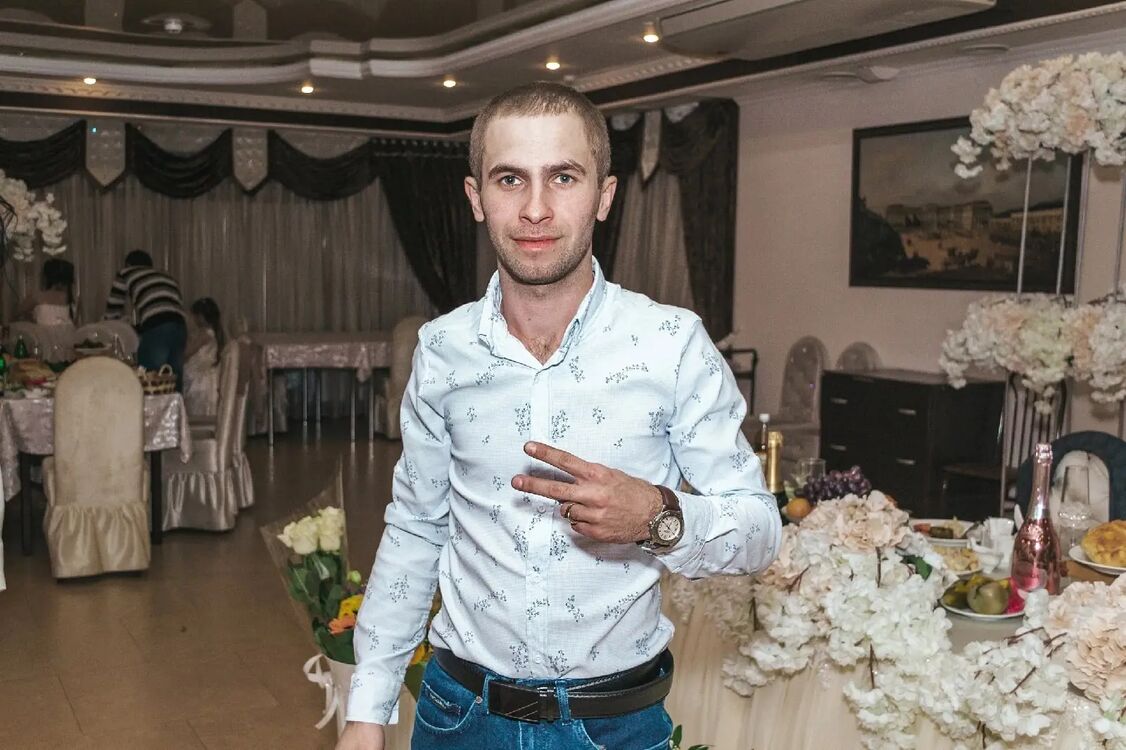  38857543  Levon, 31 ,    