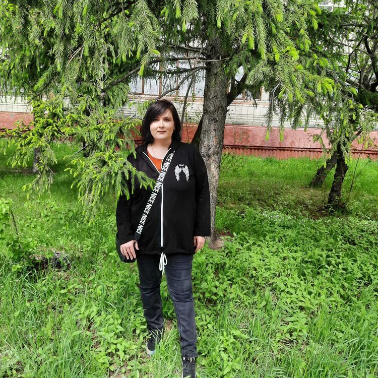  ,   Viktoria, 41 ,   , 