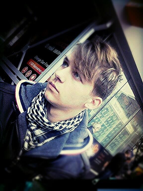  6408223  Viktor, 30 ,    