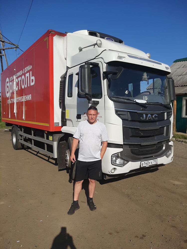  53422453  Maxim, 35 ,    