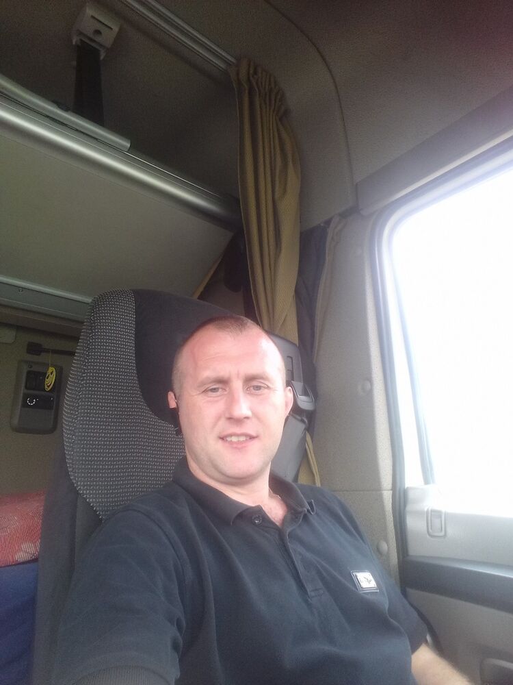  9462573  Andrej, 41 ,    