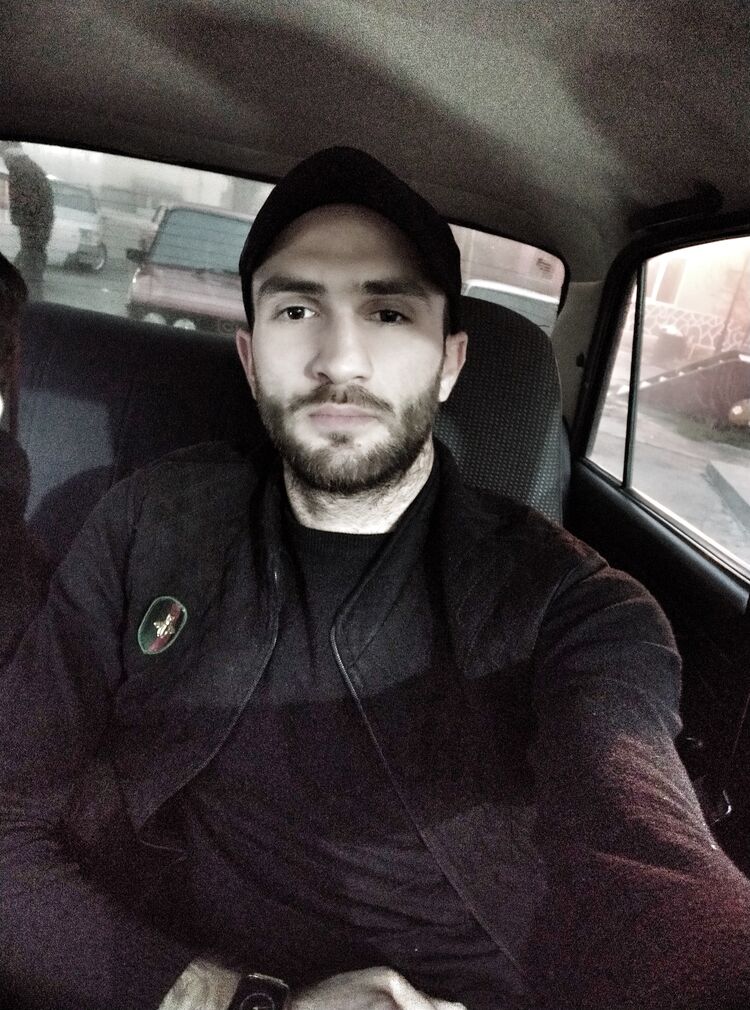  ,   Sexavet, 27 ,   ,   