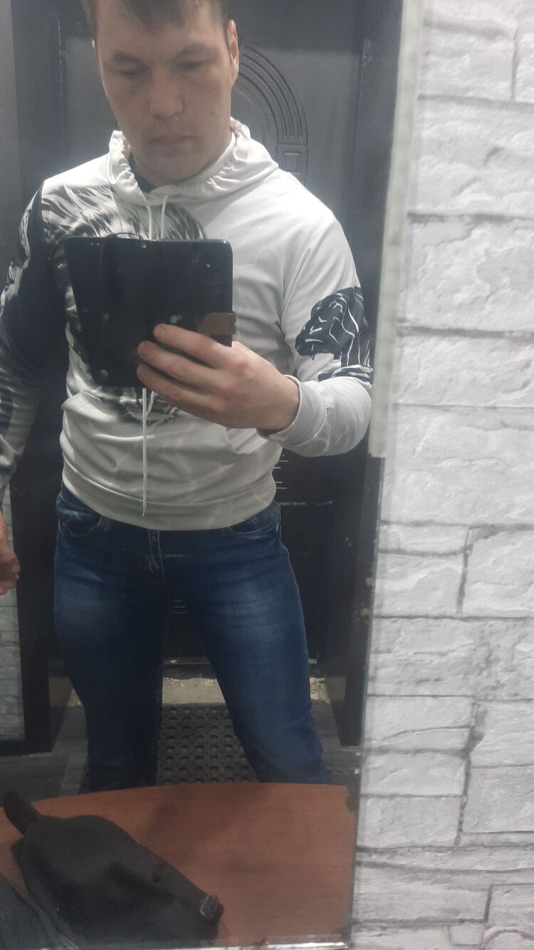 30212463  Artem, 32 ,    
