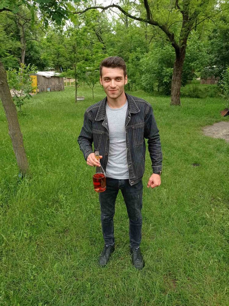  30381793  Igor, 26 ,    