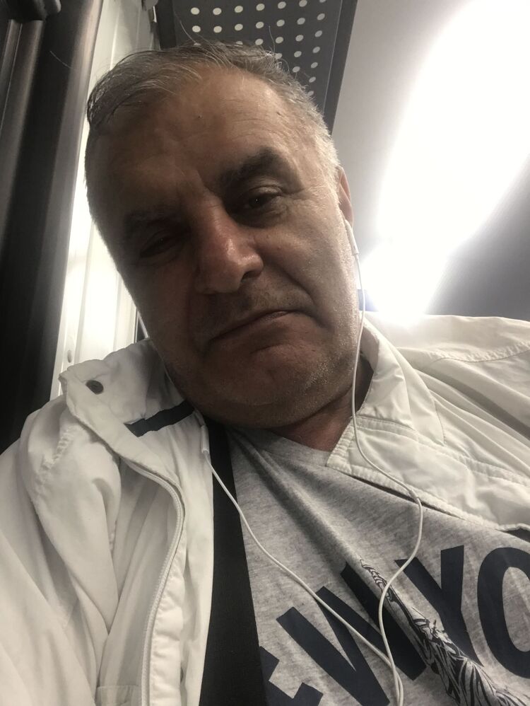  36984753  Garik, 65 ,    