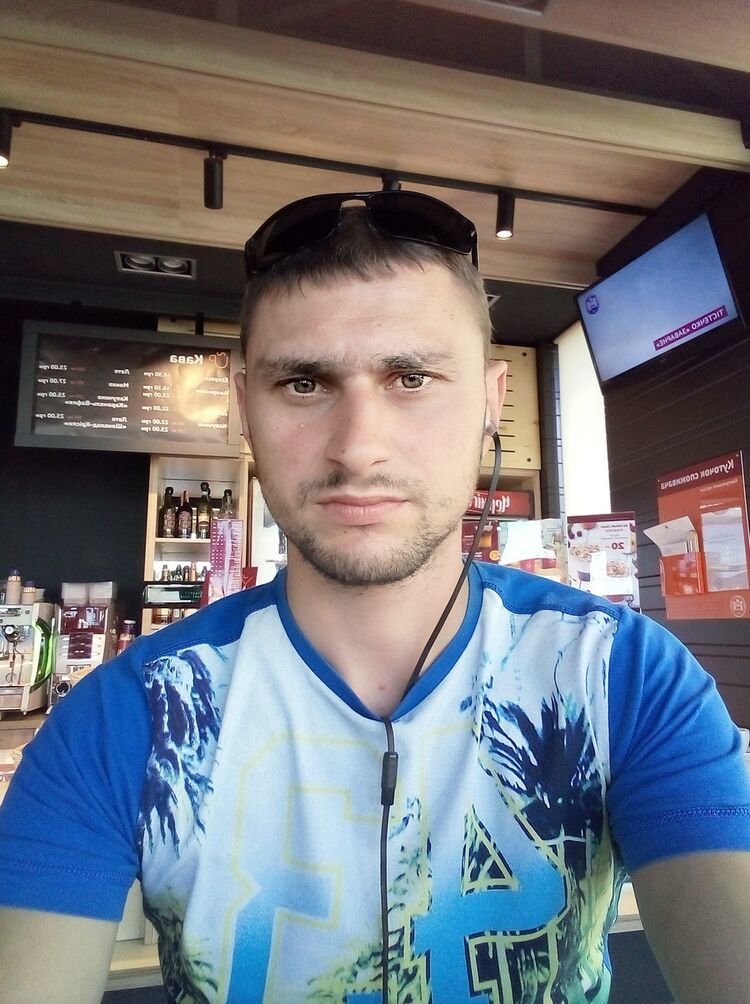  ,   Vlad, 33 ,   