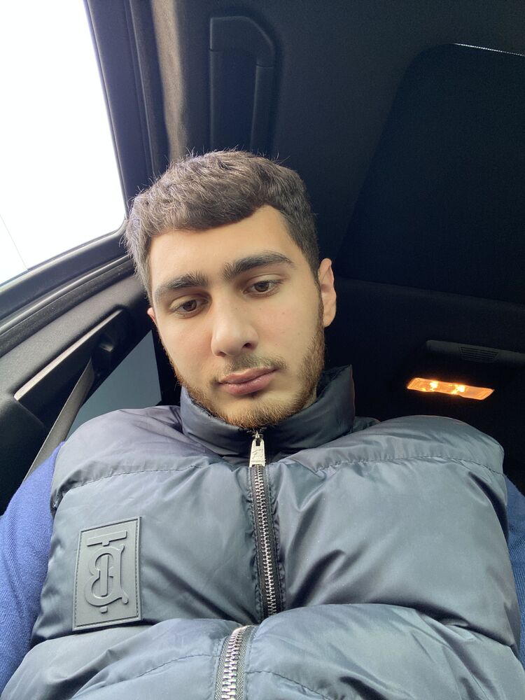  45209283  Arayik, 23 ,    