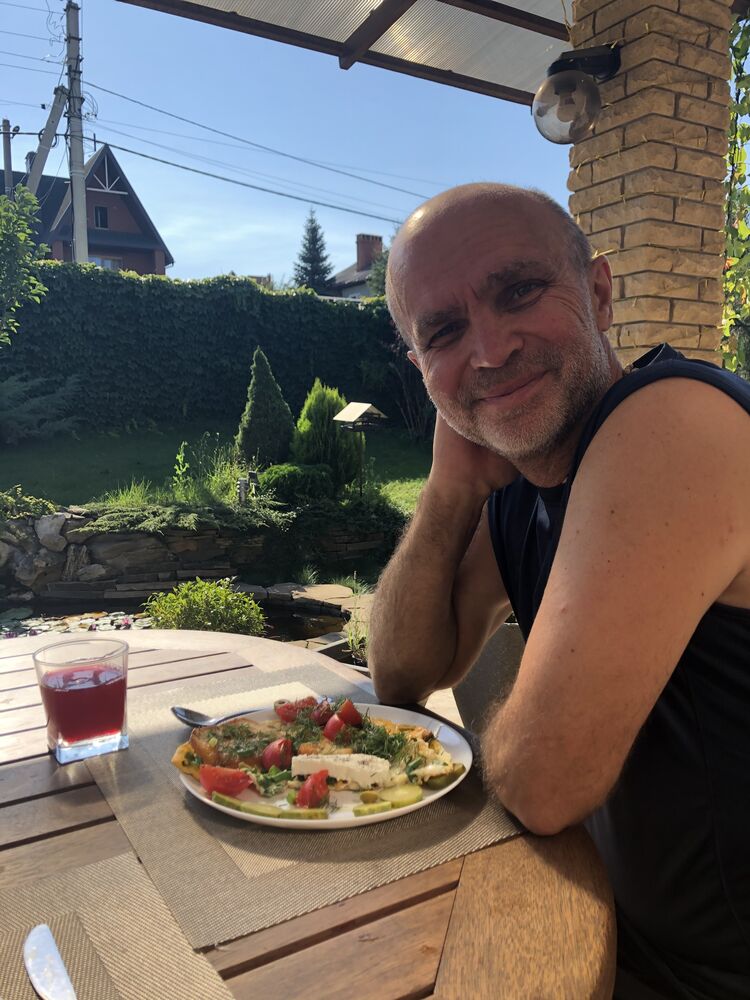  35543203  Oleg Kharkov, 61 ,    