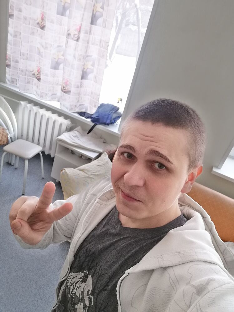  33073803  Ivan, 35 ,    