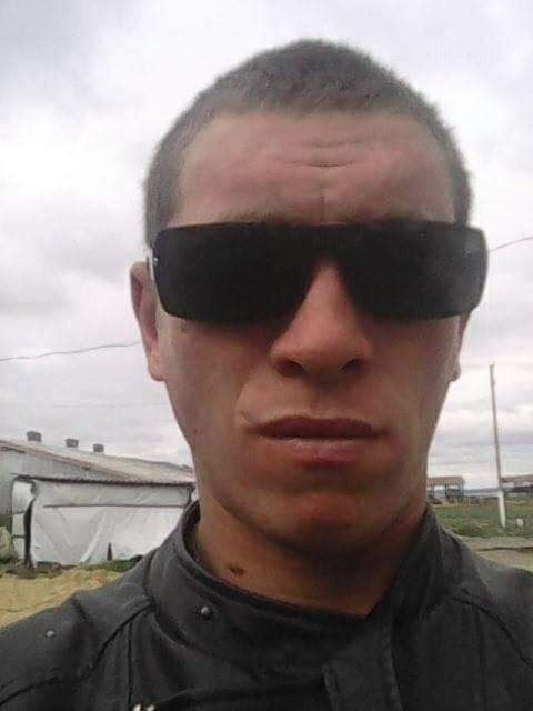  46927643  , 28 ,    