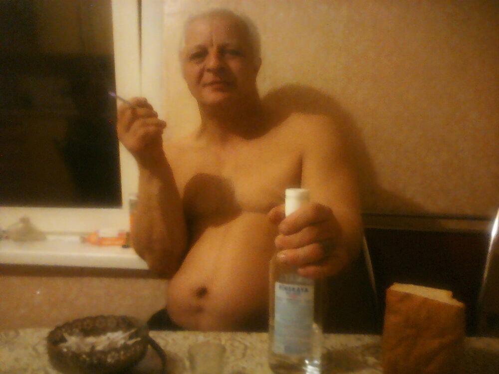  15267663  Viktor, 54 ,    