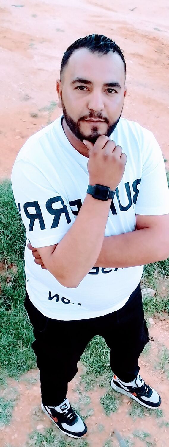  35812713  Karim, 31 ,    