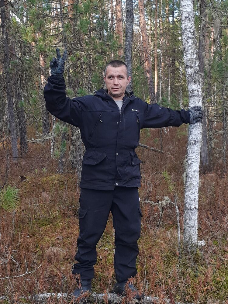  30027533  Sergey, 44 ,     