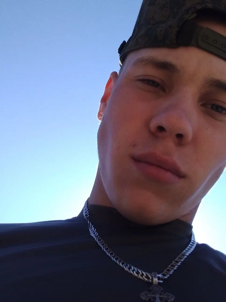  31100203  Denis, 22 ,    