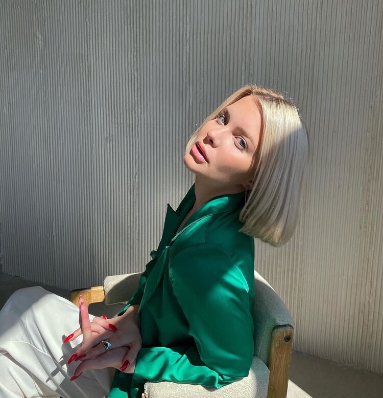  26780773  , 24 ,    -