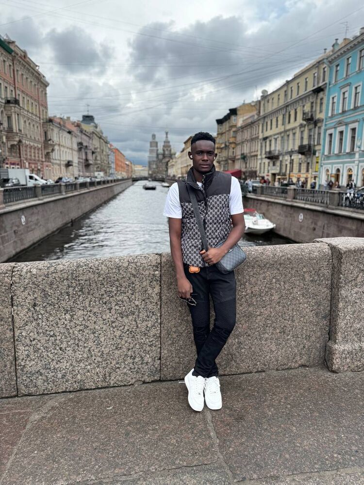  54698703  Serge, 24 ,    