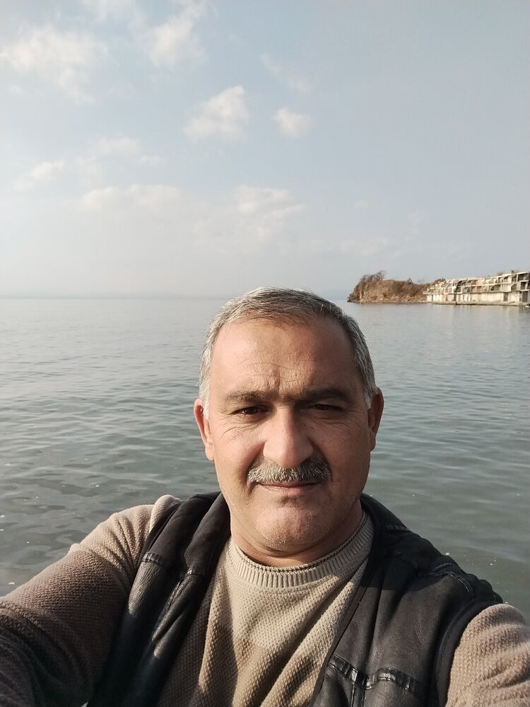  47283843  Elnur, 49 ,    