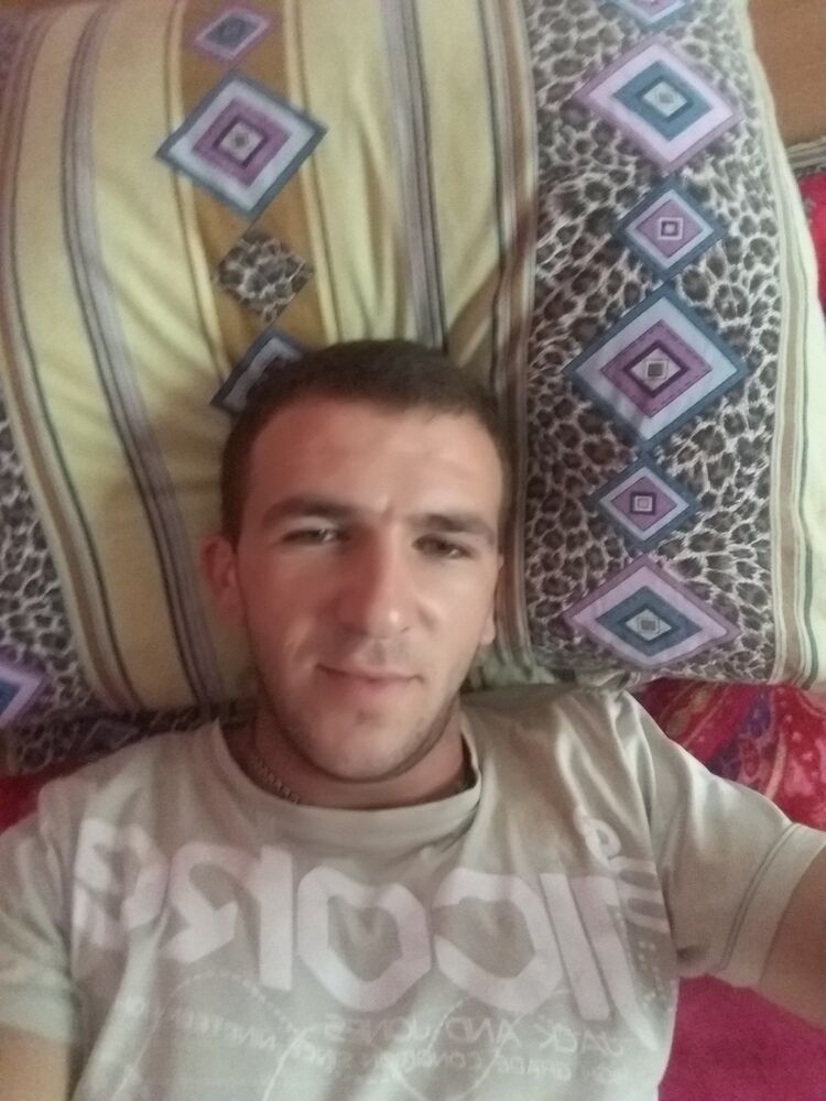  12649703  Petr, 30 ,    