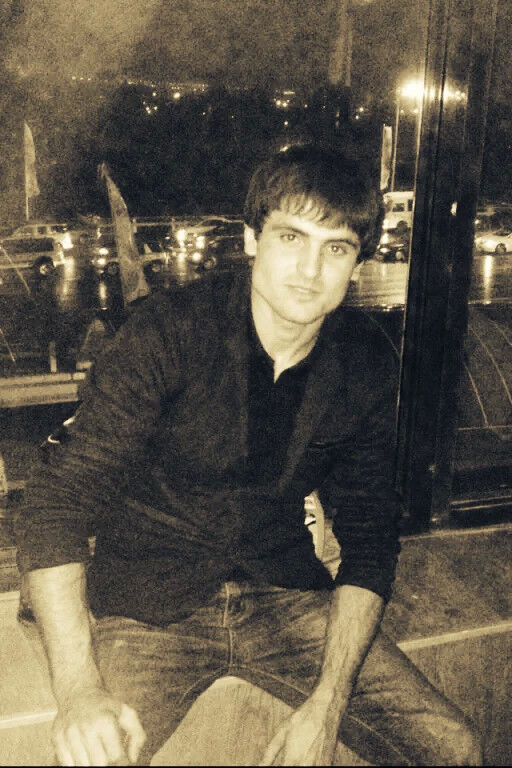  18112893  Artur, 35 ,    