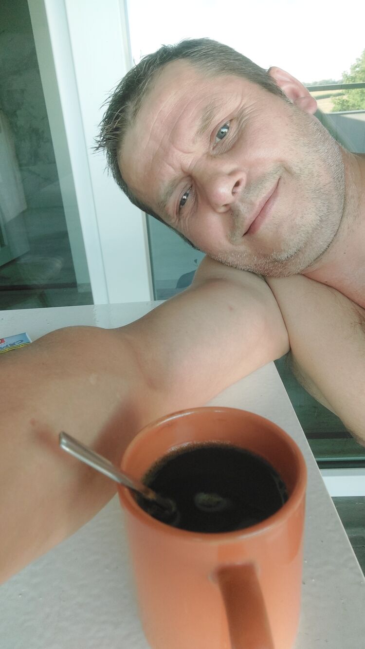  53440243  Fero, 46 ,    Mojmirovce