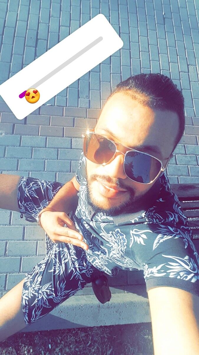  12813263  Tarik, 30 ,    