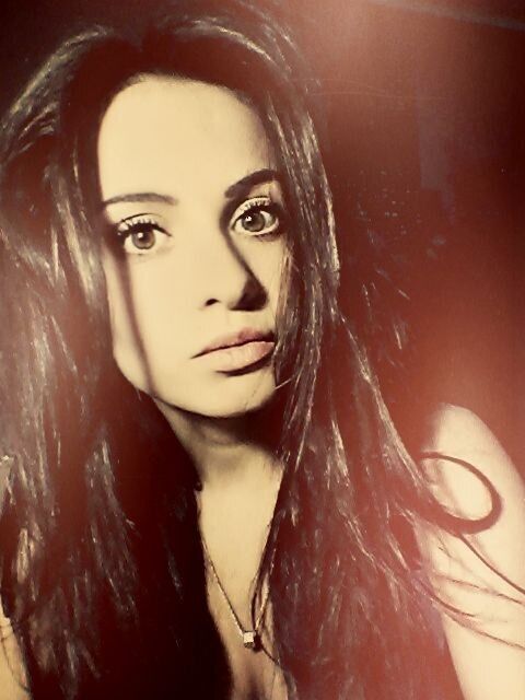  29917373  Laura, 25 ,    