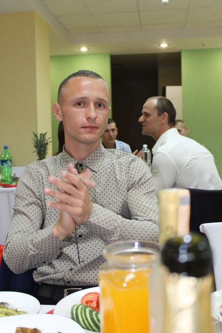  14699013  Viktor, 31 ,    