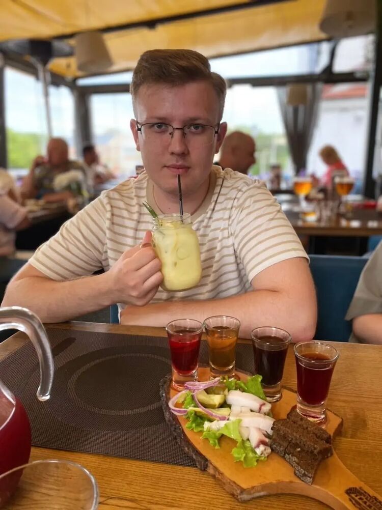  ,   Artem, 24 ,   ,   