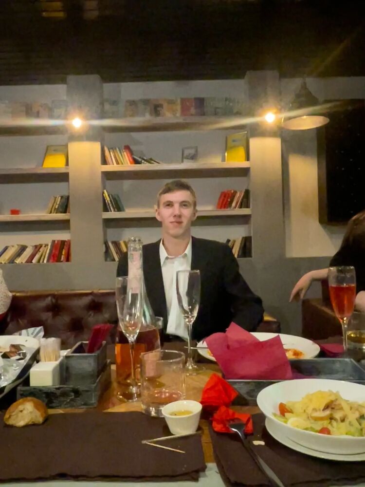  33176833  Daniil, 24 ,    