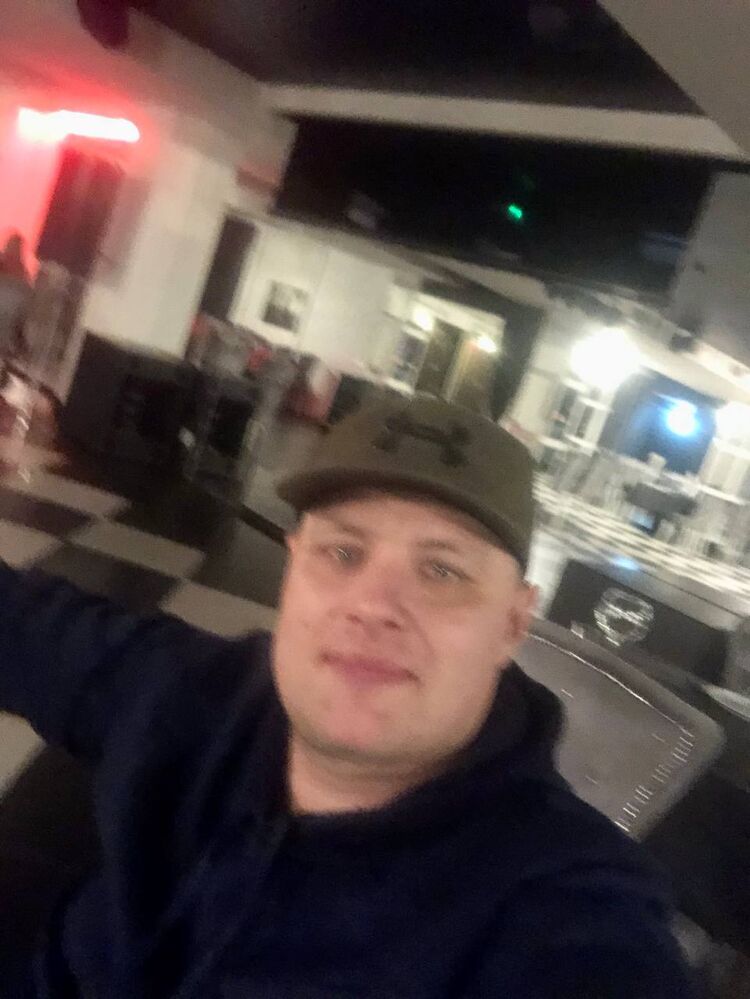  47932463  Stanislav, 36 ,    