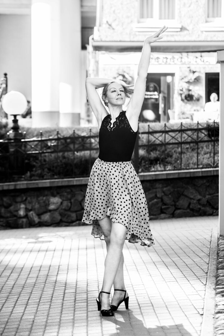  ,   Ludmila, 46 ,   c 