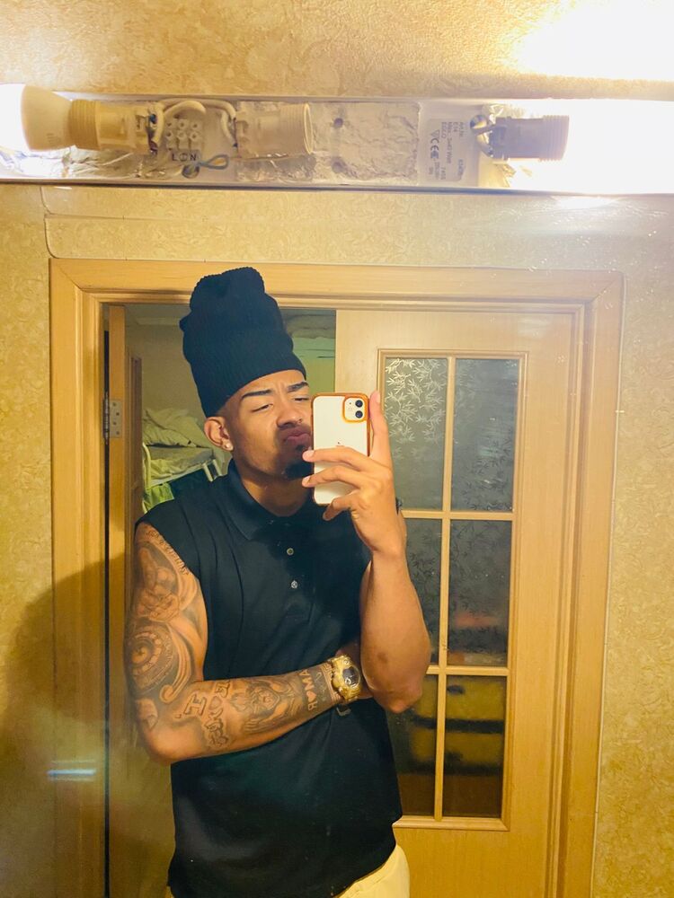  48032313  Dayron, 24 ,    