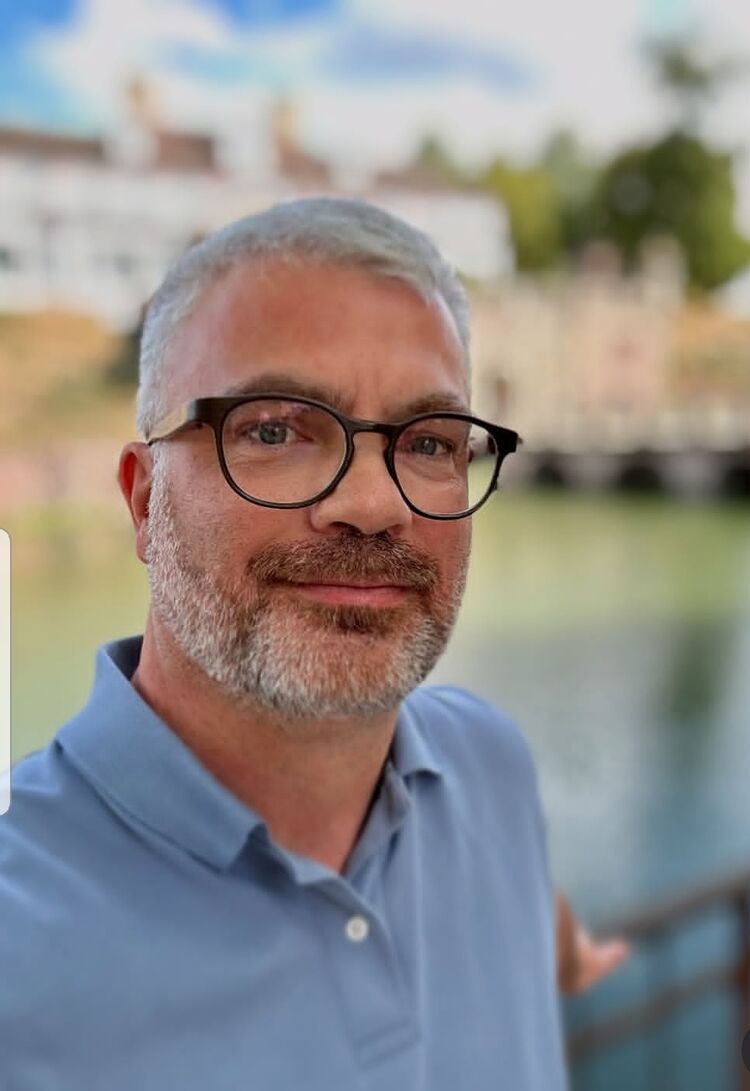  54062263  Alexy, 55 ,    