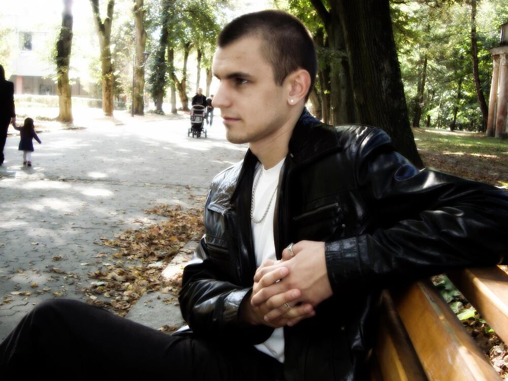 4125123  Andriy, 36 ,    