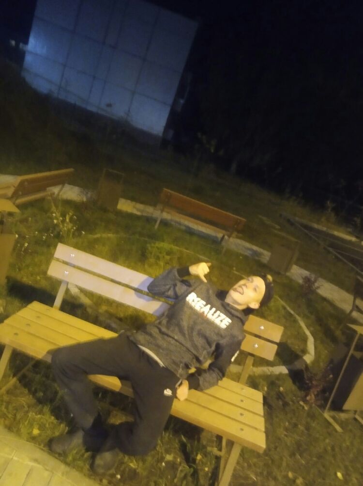  31717173  Ivan, 21 ,     