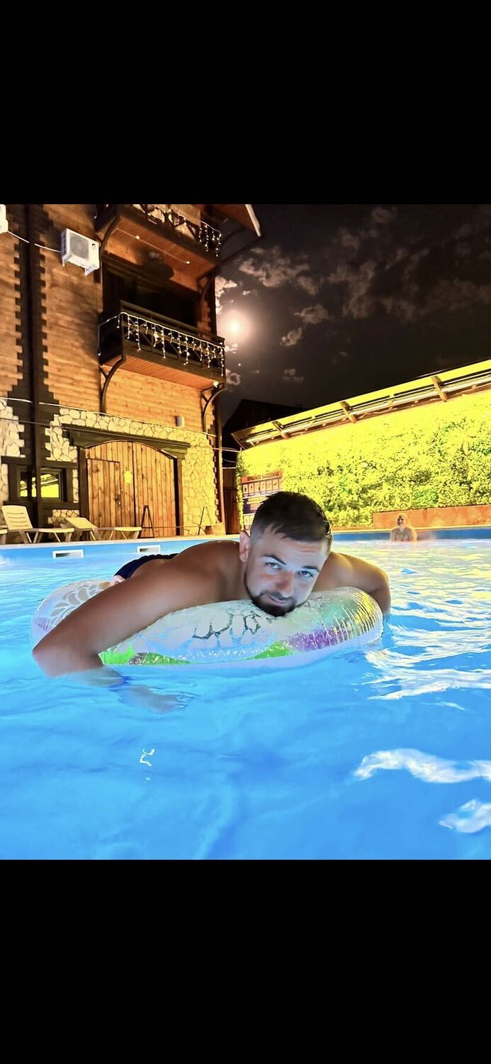  38361023  Andrei, 37 ,    --