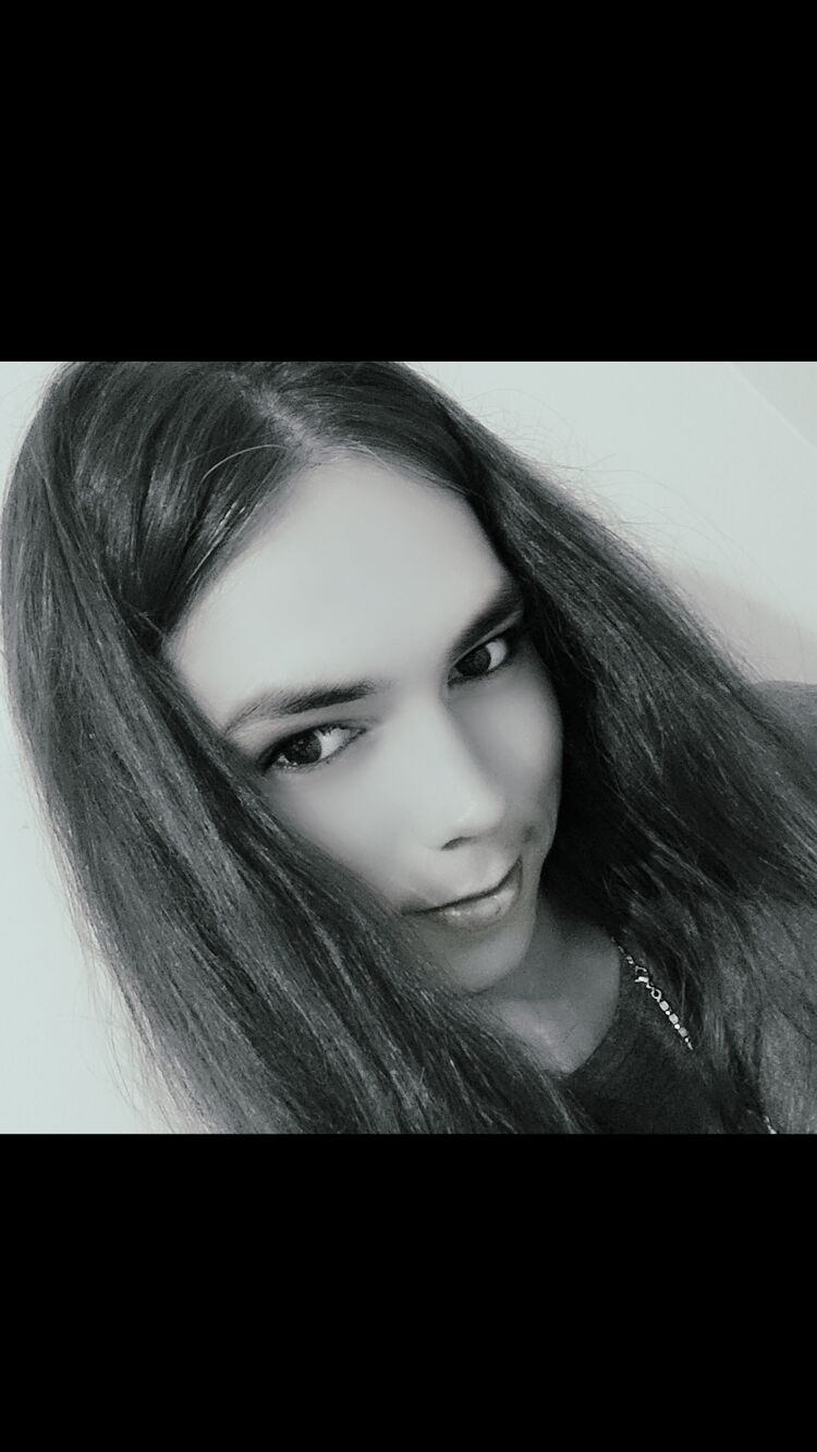  ,   Viktoria, 28 ,   c 
