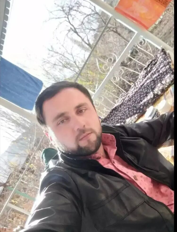  46702763  , 33 ,    